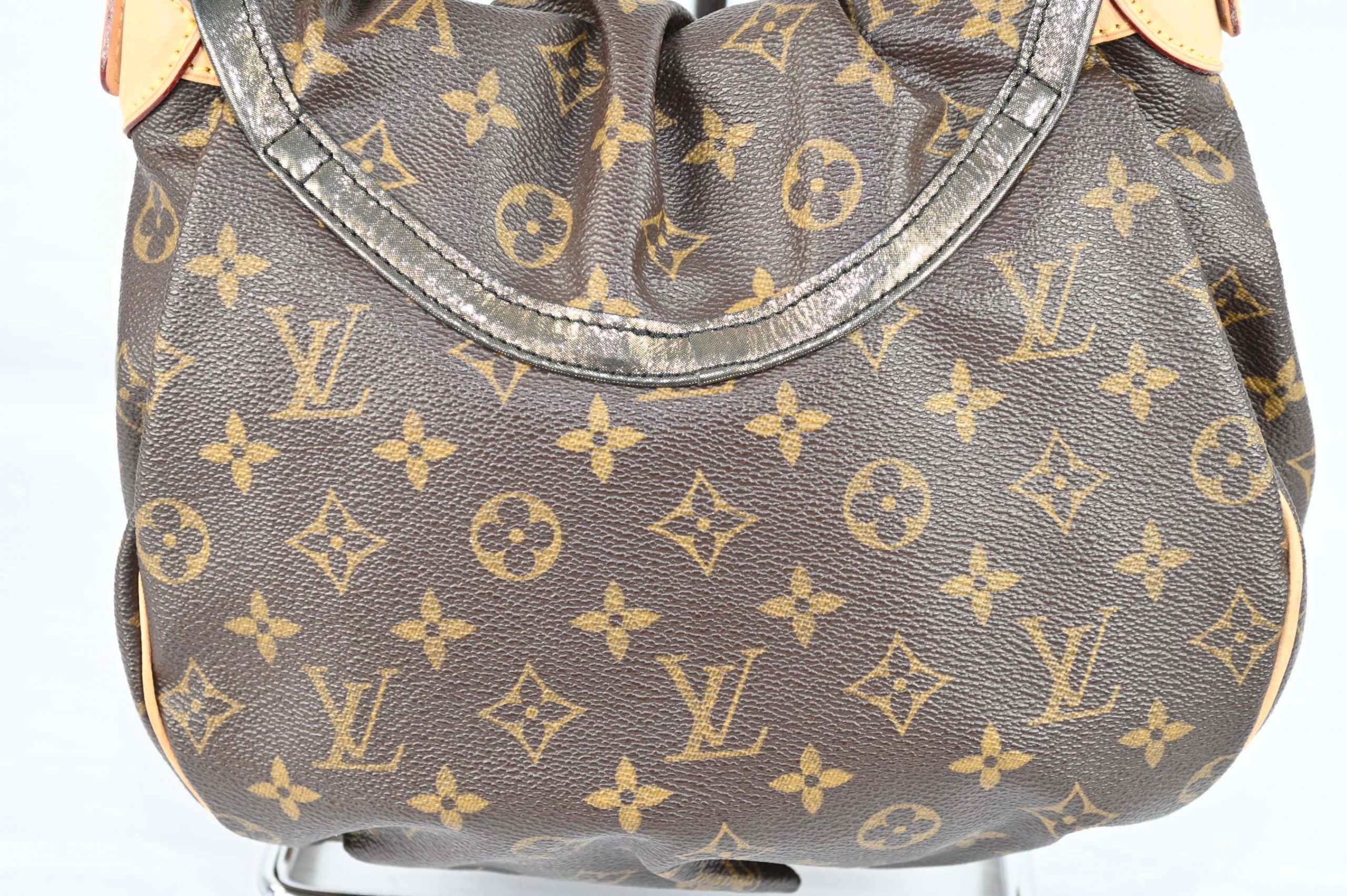  (Louis Vuitton) LOUIS VUITTON M97016 Kalahari PM Monogram  Handbag Shoulder Bag Monogram Canvas Women's Used : Clothing, Shoes &  Jewelry